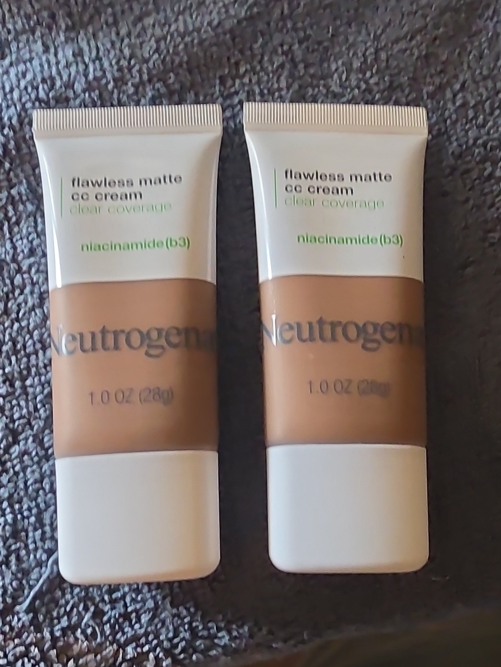 TWO Neutrogena Flawless Matte CC Cream -SHADE CINNAMON